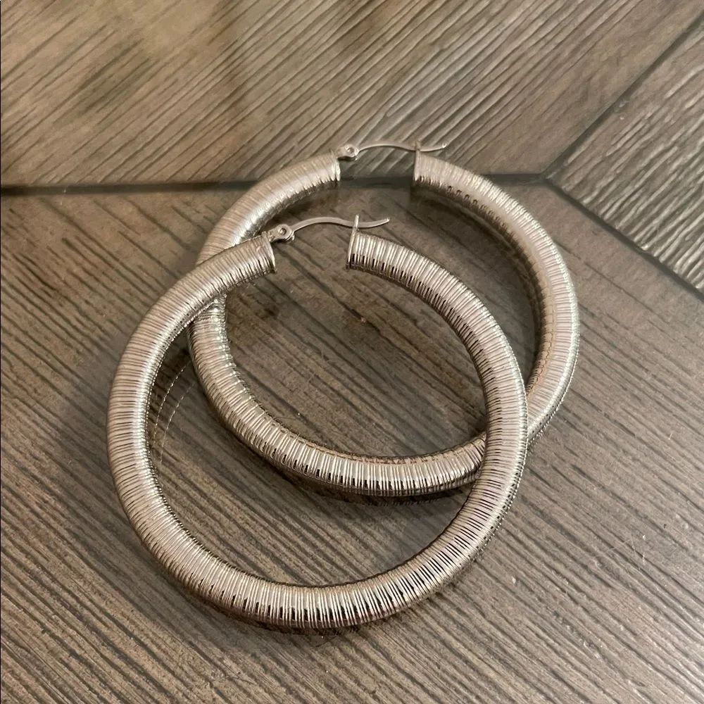 Vintage Style Textured Large Silver-tone Hoop Earrings